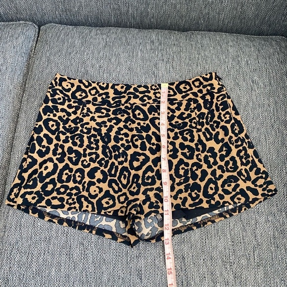 Leopard Black and Tan skirt skort shorts Guess size 4 - Picture 11 of 11